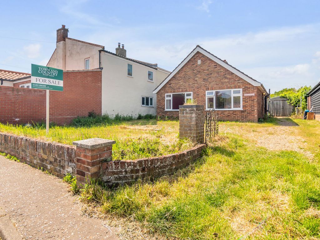 2 bed bungalow for sale in Filby Lane, Great Yarmouth NR29, £250,000