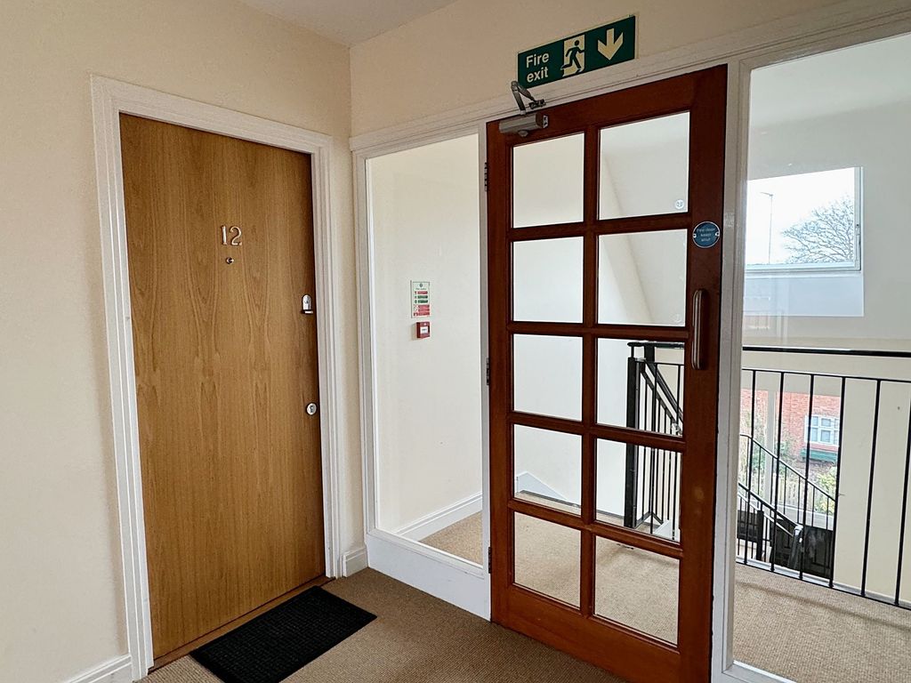 2 bed flat for sale in Laneham Place, Kenilworth CV8, £187,000