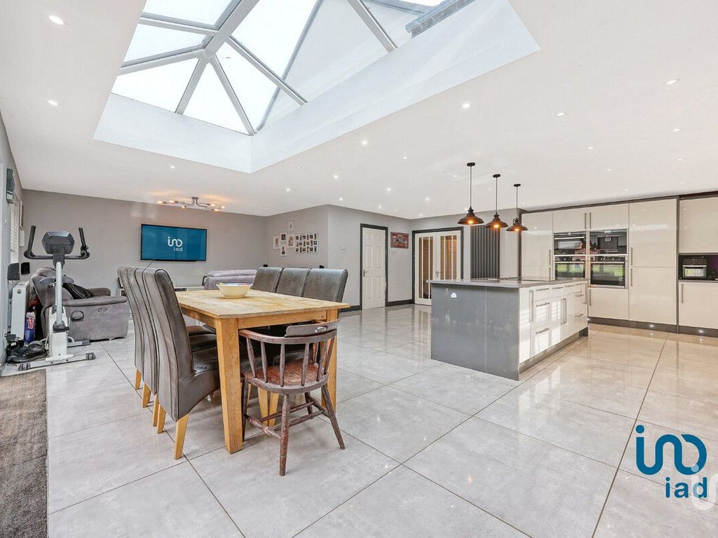5 bed detached house for sale in The Rising, Billericay CM11, £875,000