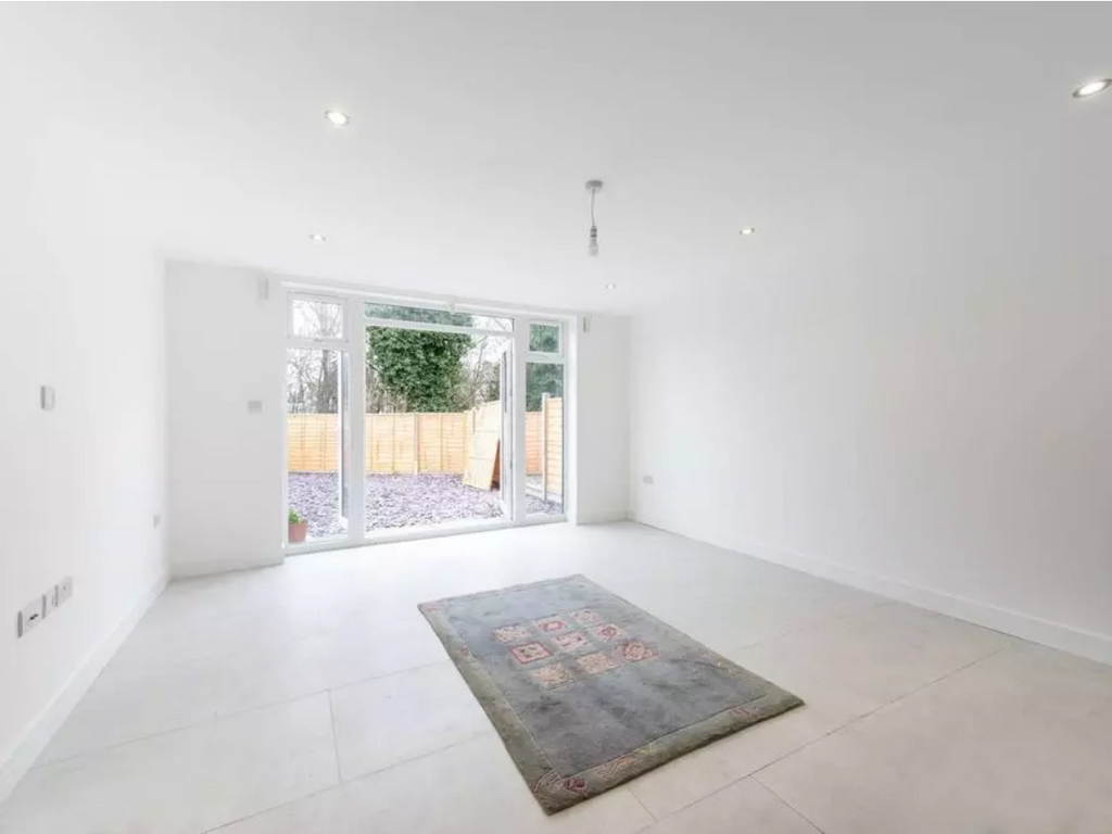 4 bed end terrace house to rent in Woodgrange Avenue, Harrow HA3, £3,000 pcm