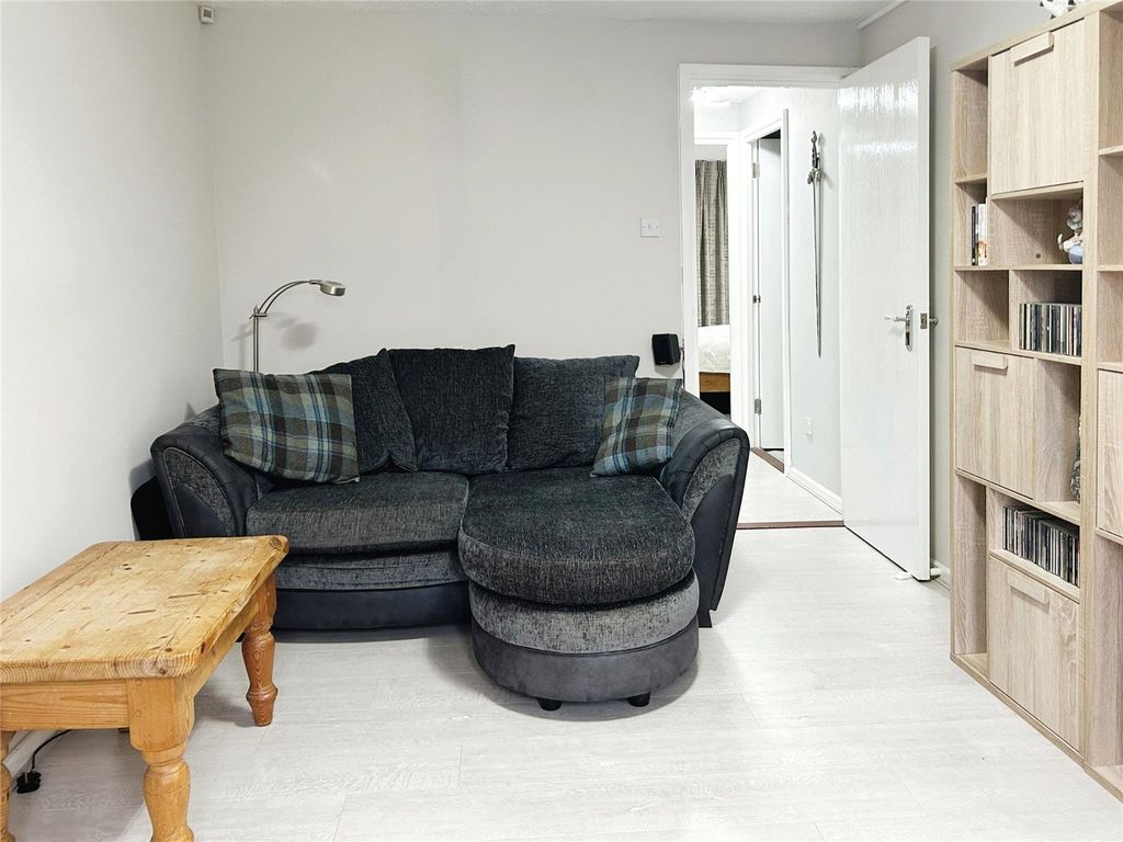 2 bed flat for sale in Greenhead Court, Mountjoy Road, Edgerton, Huddersfield HD1, £125,000