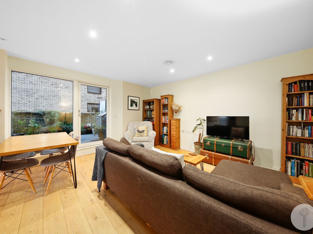 3 bed flat for sale in Flat 4, London E15, £640,000