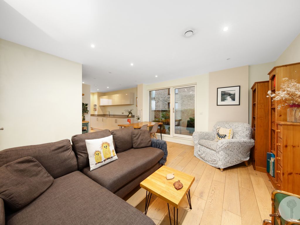 3 bed flat for sale in Flat 4, London E15, £640,000