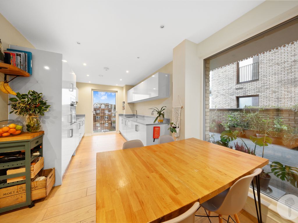 3 bed flat for sale in Flat 4, London E15, £640,000