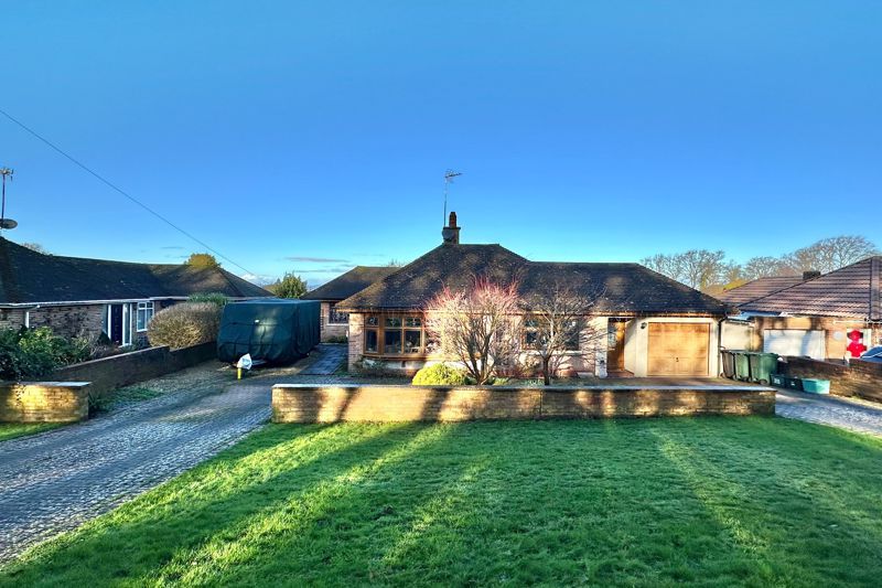 5 bed detached bungalow for sale in Worlebury Hill Road, Weston-Super-Mare BS22, £600,000