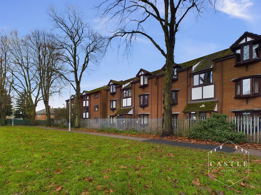 1 bed flat for sale in Granville Gardens, Hinckley LE10, £90,000