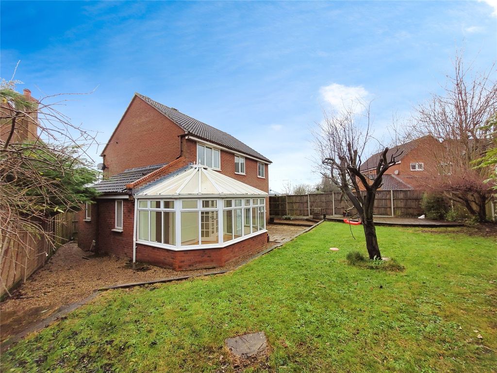 4 bed detached house for sale in Barnham Broom Road, Wymondham, Norfolk NR18, £400,000