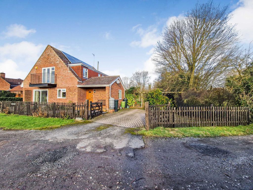3 bed detached house for sale in Corse Lawn, Gloucester GL19, £595,000