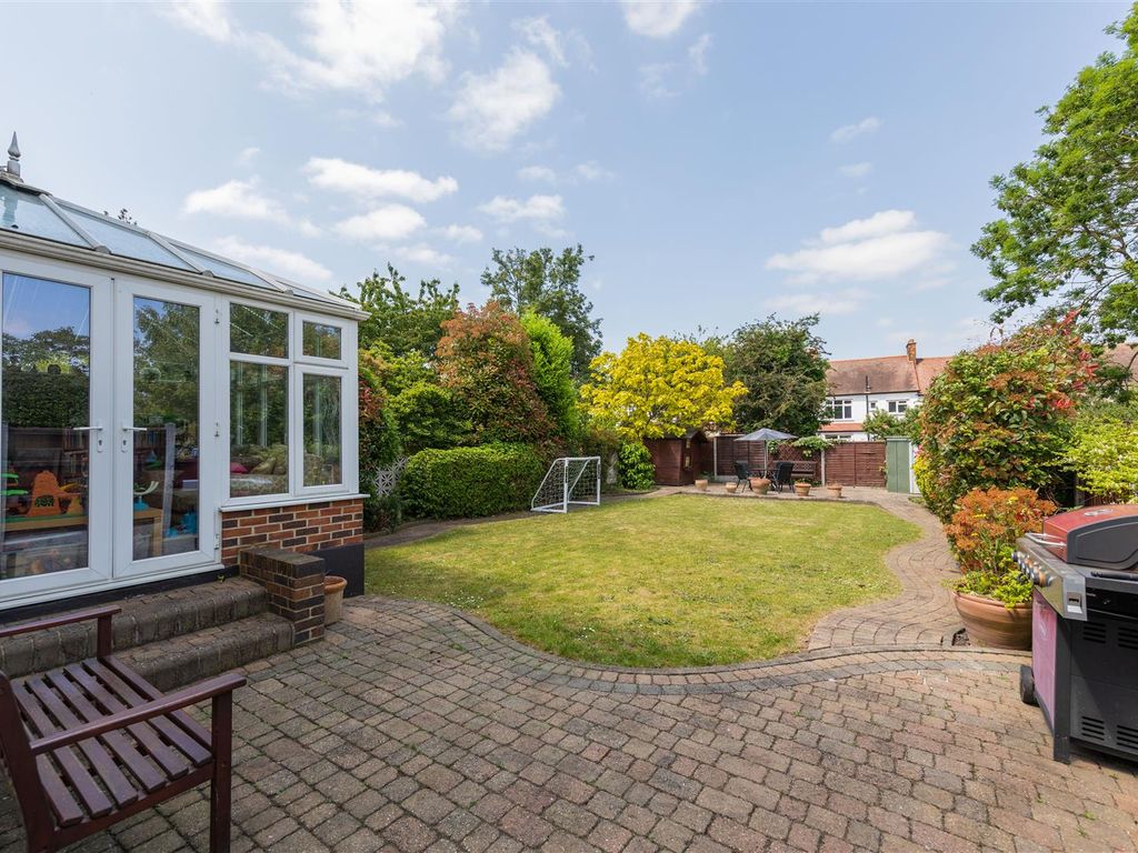 4 bed detached house for sale in Overton Drive, London E11, £1,450,000