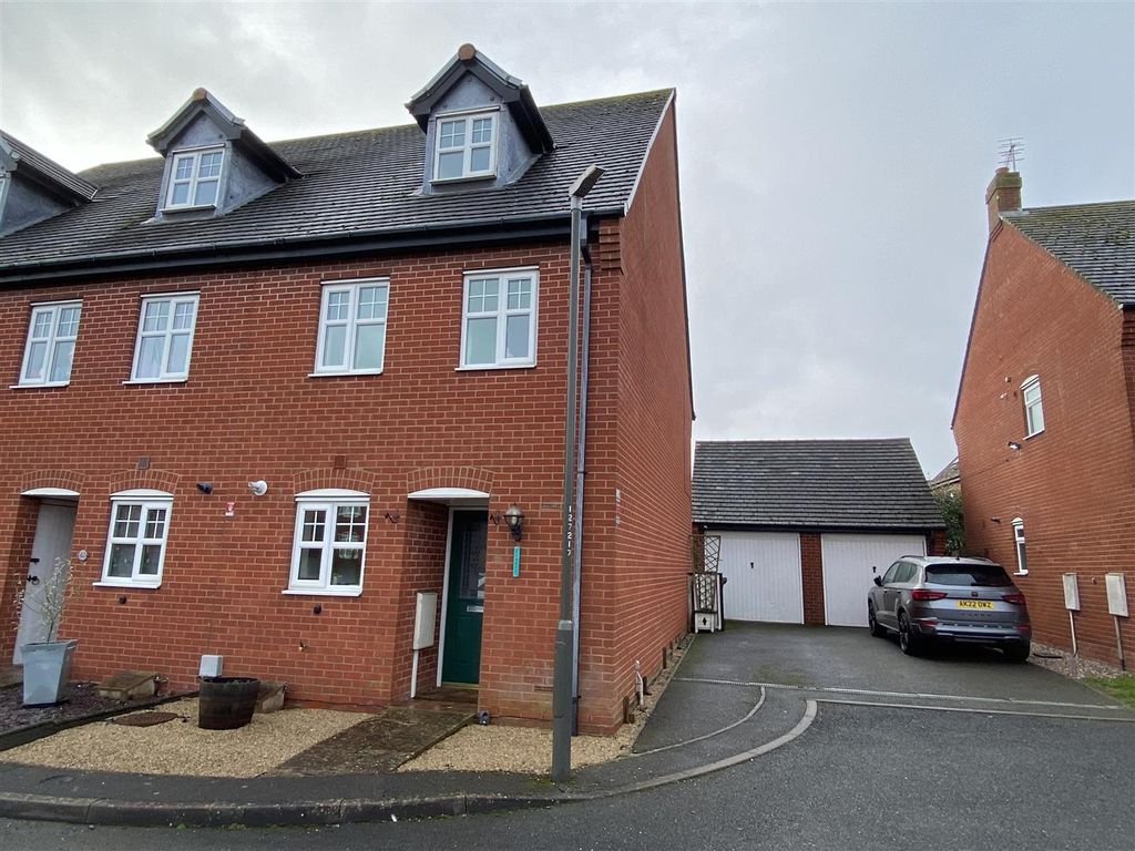 3 bed town house for sale in Donington Drive, Woodville DE11, £225,000