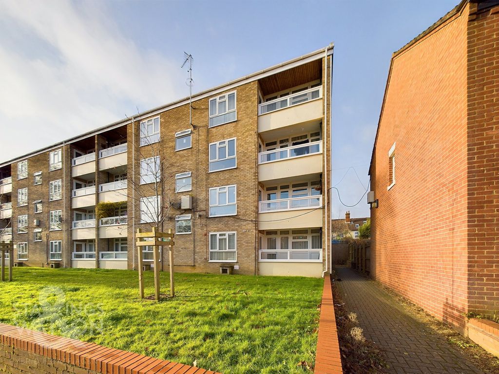 2 bed flat for sale in Old Palace Road, Norwich NR2, £165,000