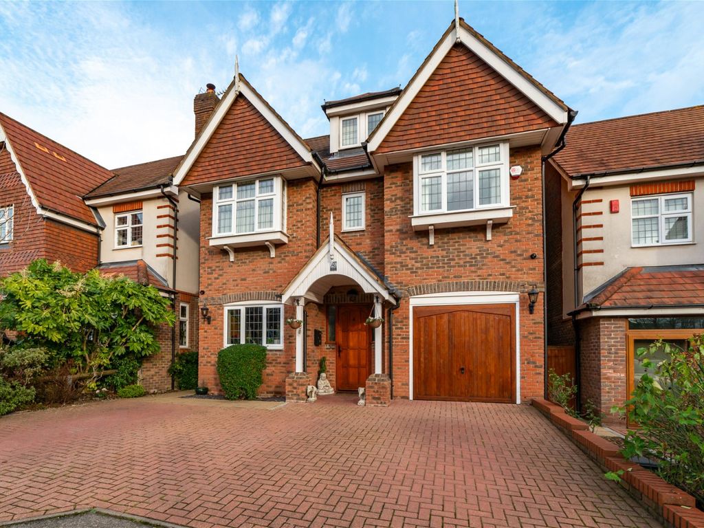 6 bed detached house for sale in Claudius Close, Stanmore HA7, £1,375,000