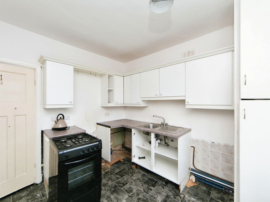 2 bed flat for sale in Everard Road, Rhos On Sea, Colwyn Bay, Conwy LL28, £145,000