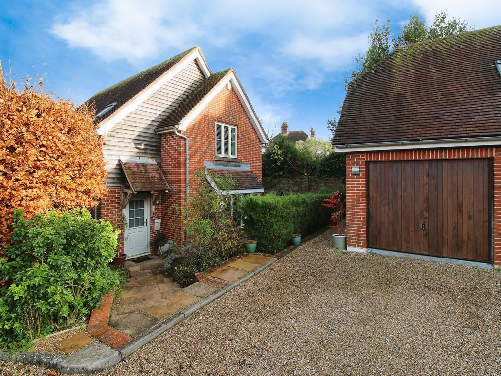 4 bed detached house for sale in Orchard Way, Midhurst, West Sussex GU29, £700,000