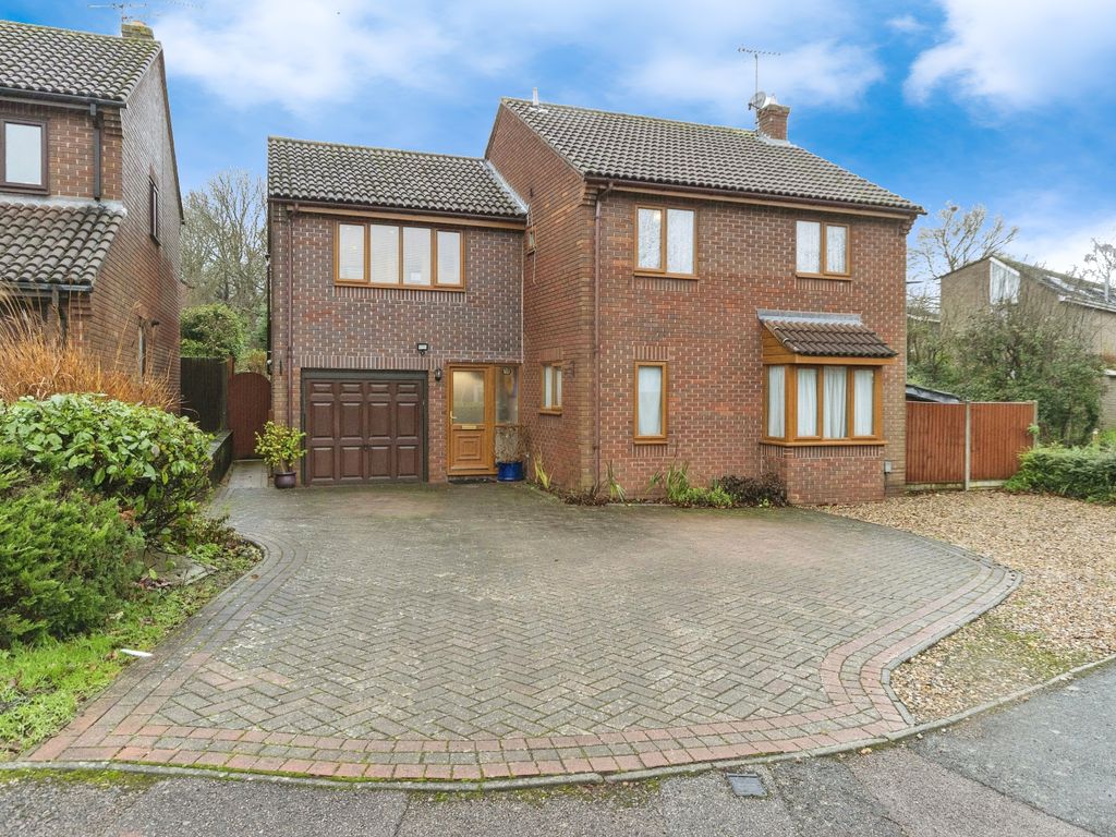 5 bed detached house for sale in Blackmore, Letchworth Garden City SG6, £780,000