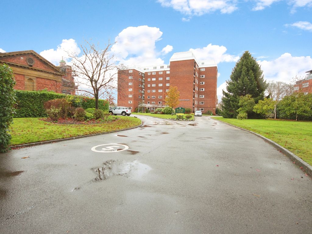 2 bed flat for sale in Manor Court, Avenue Road, Leamington Spa, Warwickshire CV31, £280,000