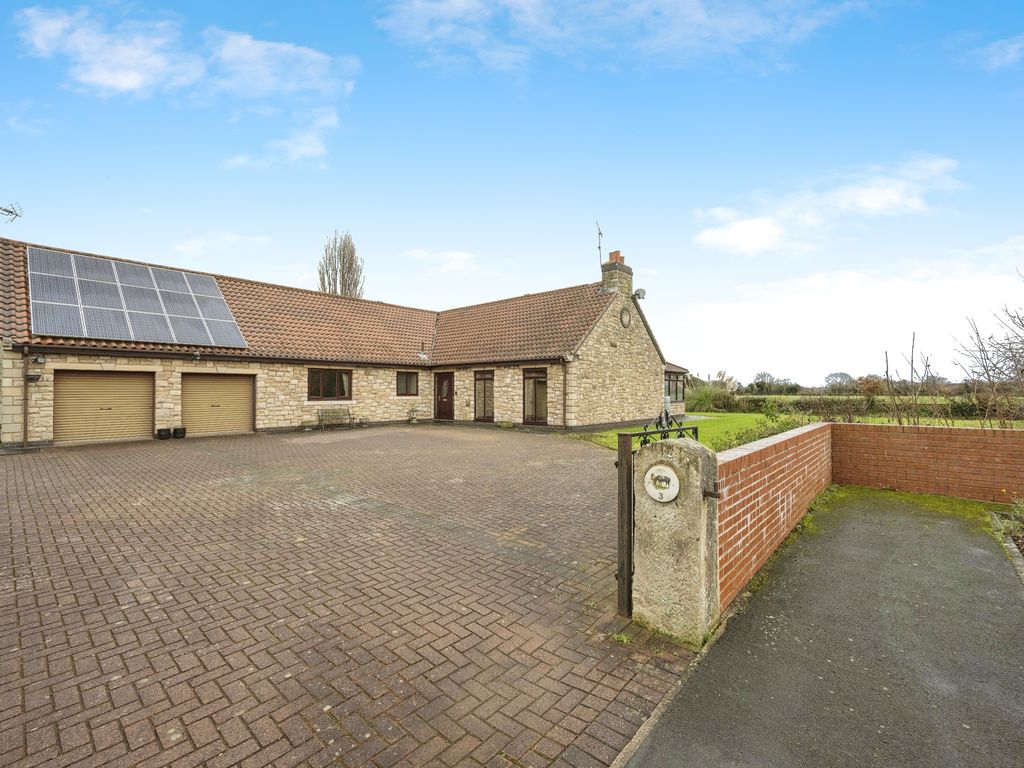 5 bed bungalow for sale in Brookfield Mews, Arksey, Doncaster, South Yorkshire DN5, £550,000