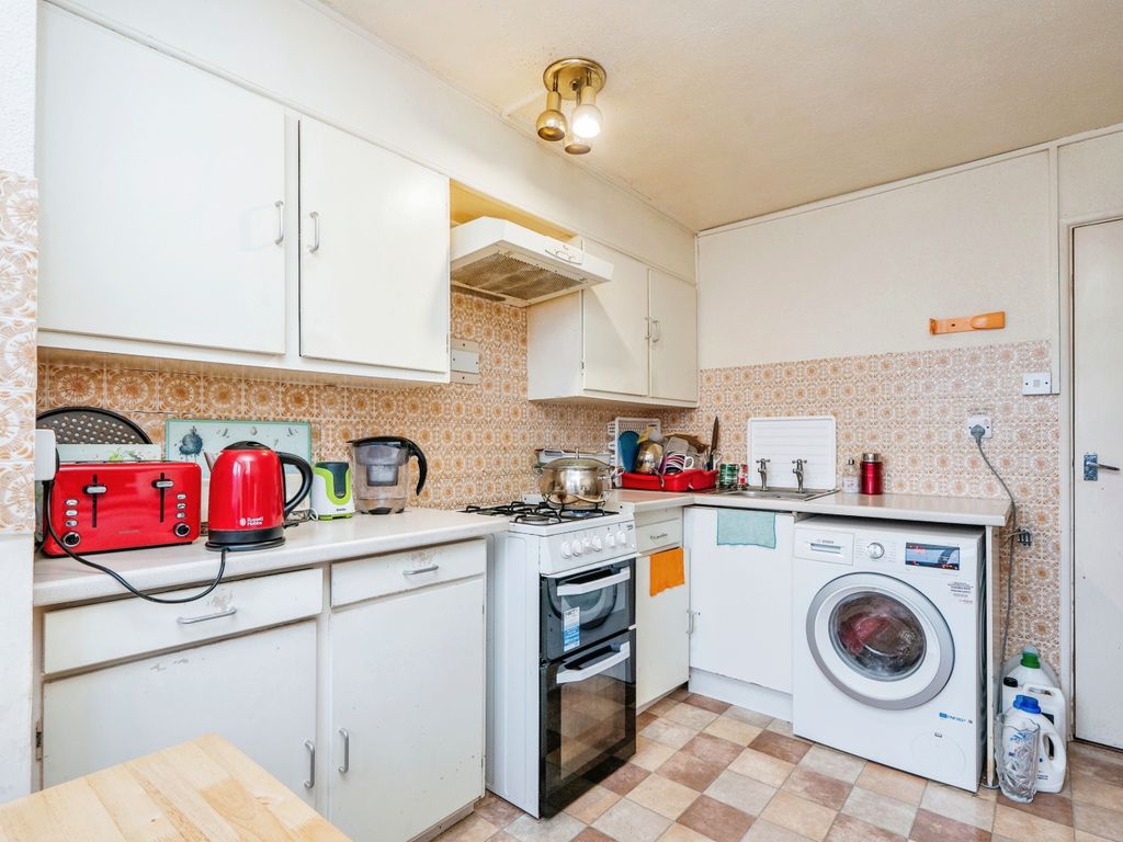 2 bed flat for sale in Magdala Road, Portsmouth, Hampshire PO6, £180,000