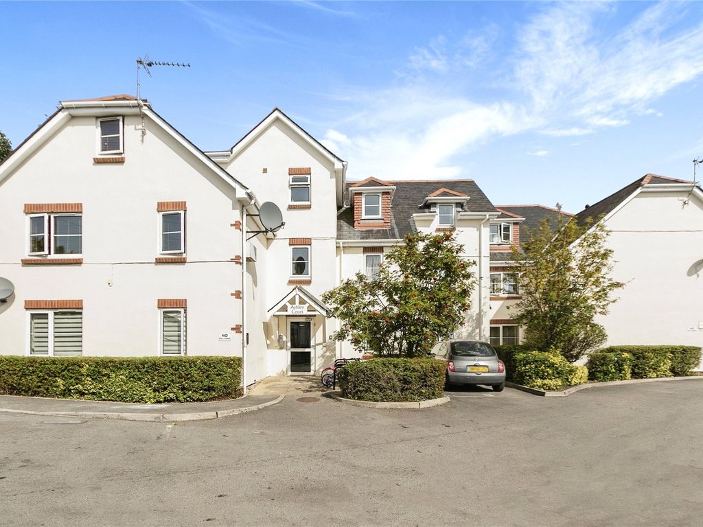 1 bed flat for sale in Ashley Road, Poole BH14, £140,000