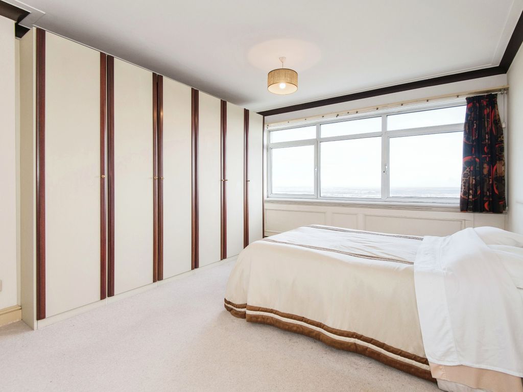 3 bed flat for sale in Brampton Tower, Bassett Avenue, Southampton, Hampshire SO16, £340,000