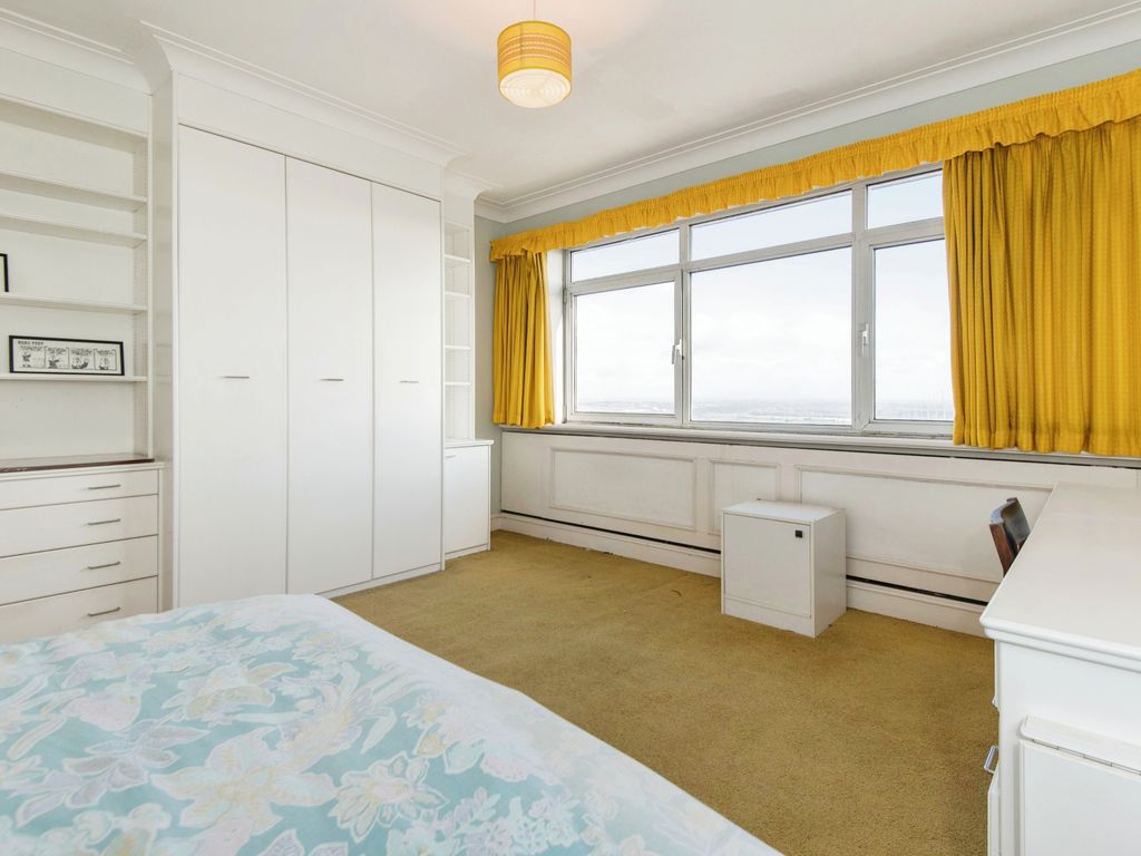 3 bed flat for sale in Brampton Tower, Bassett Avenue, Southampton, Hampshire SO16, £340,000