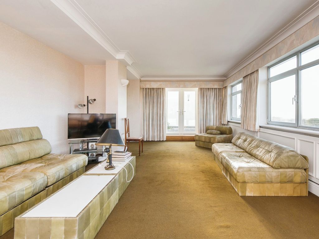 3 bed flat for sale in Brampton Tower, Bassett Avenue, Southampton, Hampshire SO16, £340,000