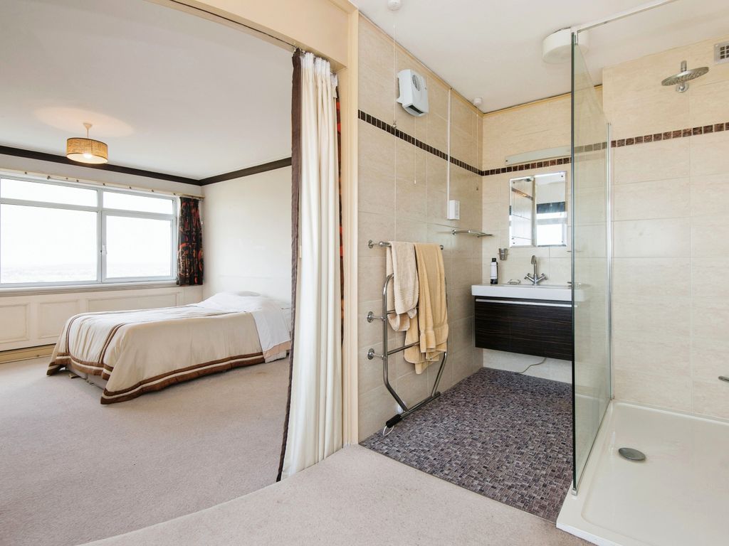 3 bed flat for sale in Brampton Tower, Bassett Avenue, Southampton, Hampshire SO16, £340,000