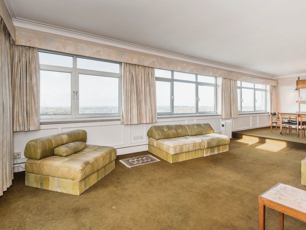 3 bed flat for sale in Brampton Tower, Bassett Avenue, Southampton, Hampshire SO16, £340,000