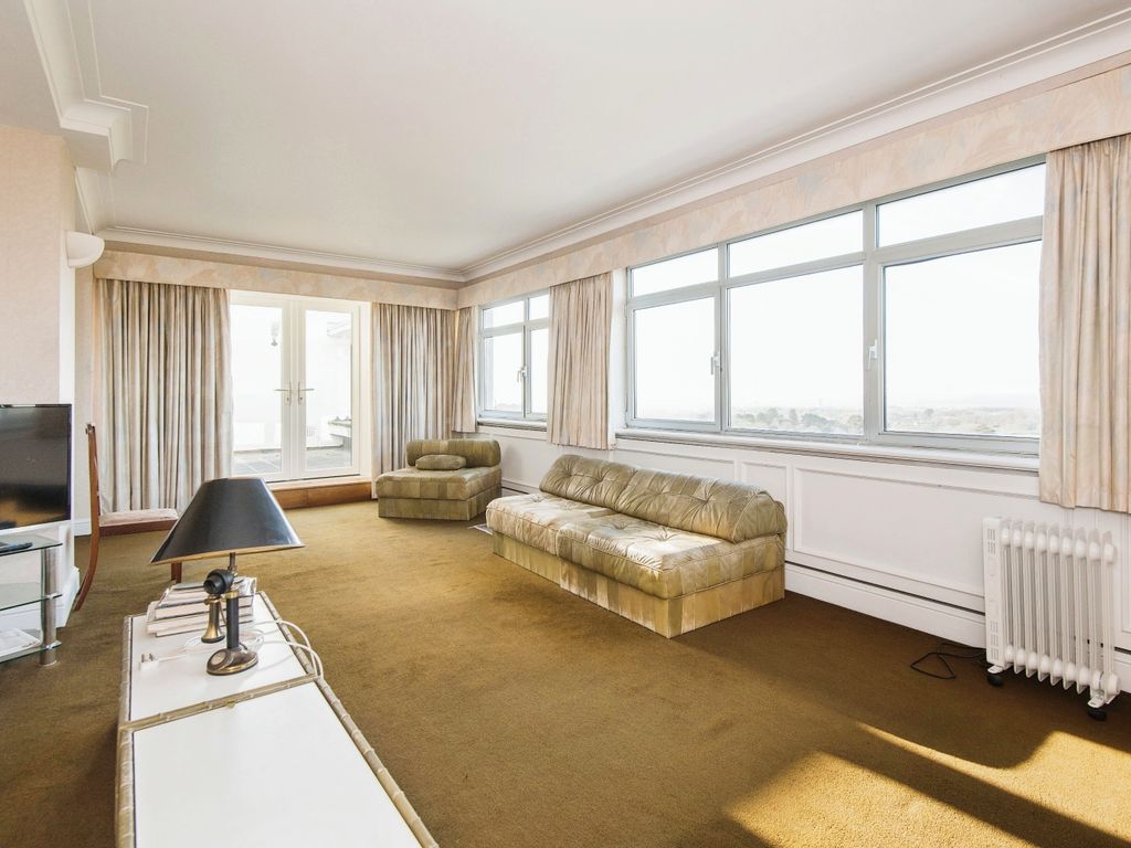3 bed flat for sale in Brampton Tower, Bassett Avenue, Southampton, Hampshire SO16, £340,000