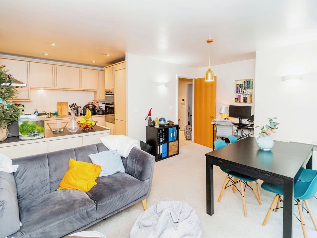 1 bed flat for sale in Channel Way, Southampton, Hampshire SO14, £160,000