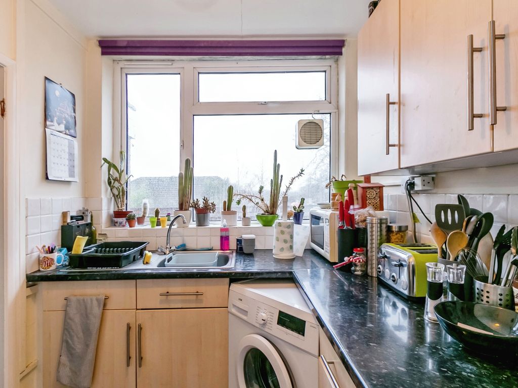 2 bed flat for sale in The Triangle, Poole, Dorset BH16, £150,000