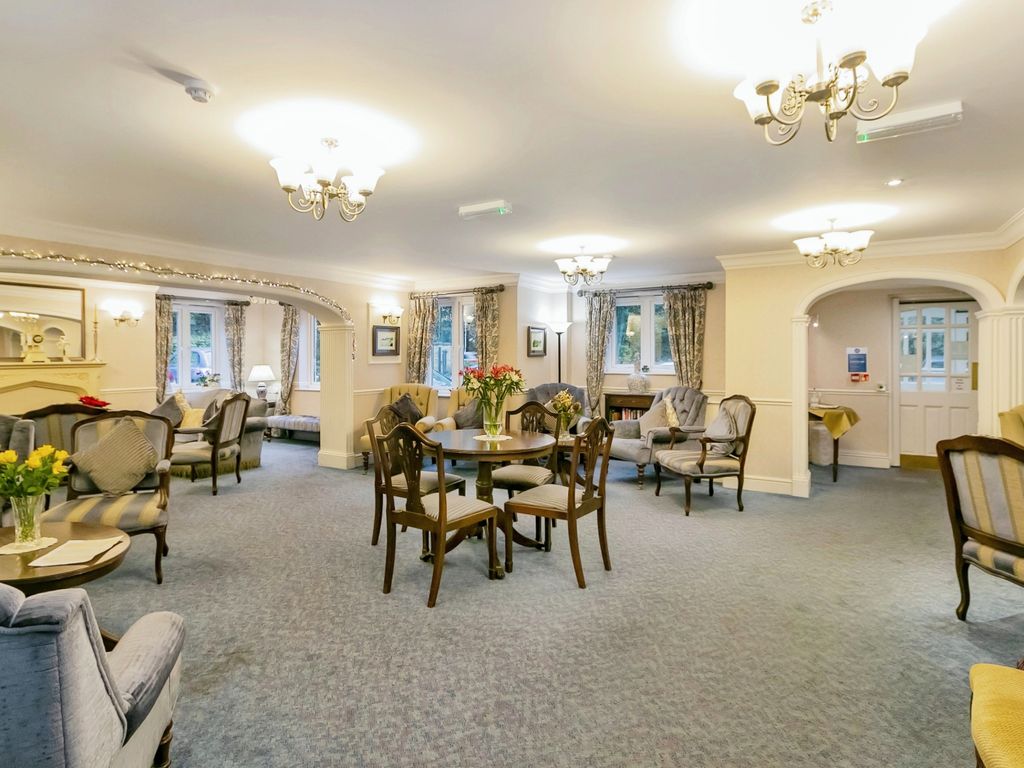 1 bed flat for sale in The Avenue, Branksome Park, Poole, Dorset BH13, £130,000