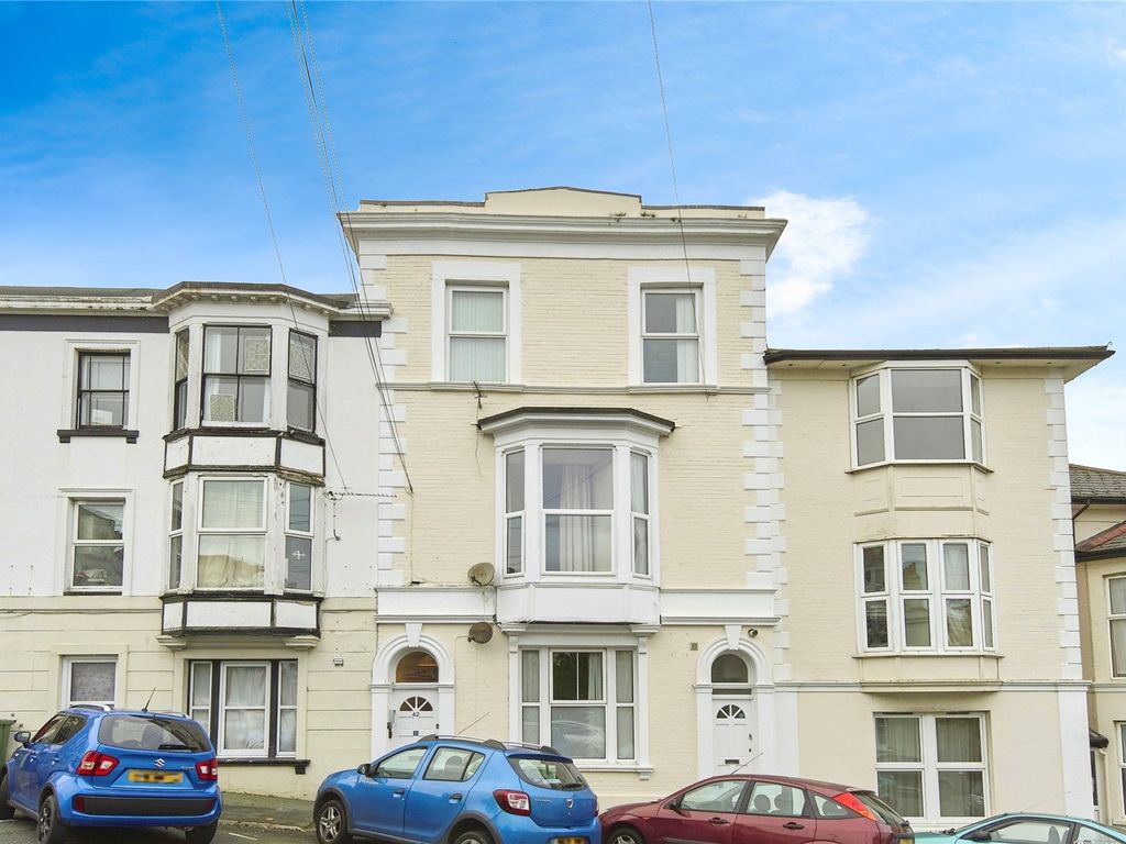 2 bed flat for sale in George Street, Ryde, Isle Of Wight PO33, £125,000