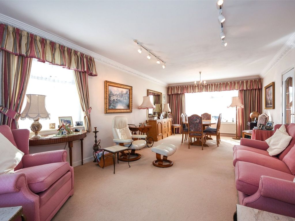 2 bed flat for sale in South Justins, Thorpe Hall Avenue, Thorpe Bay, Essex SS1, £250,000