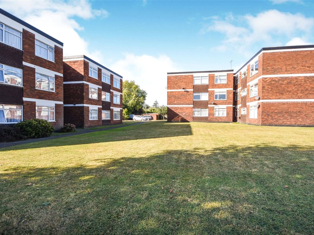 2 bed flat for sale in South Justins, Thorpe Hall Avenue, Thorpe Bay, Essex SS1, £250,000
