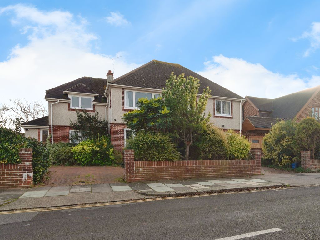4 bed detached house for sale in Warwick Road, Thorpe Bay, Essex SS1, £995,000