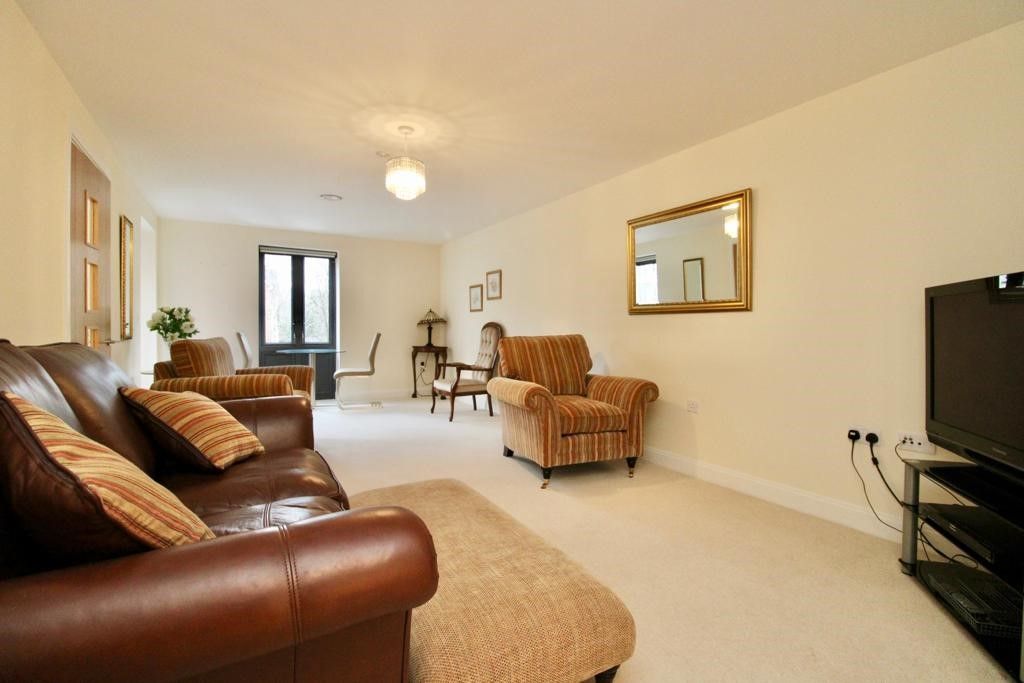 1 bed flat for sale in Ilex Close, Llanishen, Cardiff CF14, £220,000