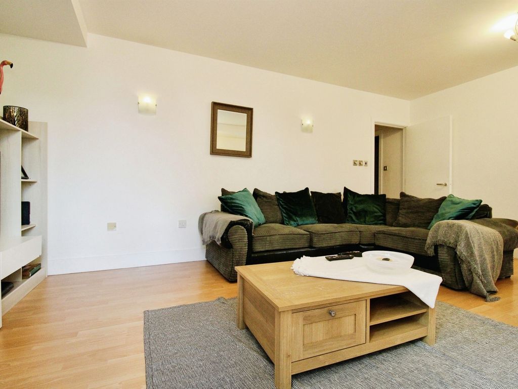 2 bed flat for sale in Queen Street, Cardiff CF10, £210,000