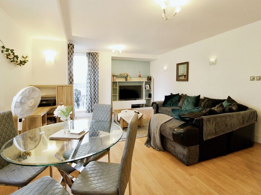 2 bed flat for sale in Queen Street, Cardiff CF10, £210,000