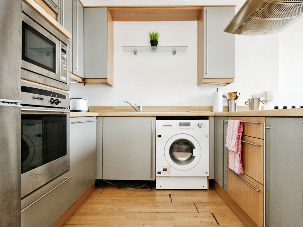 1 bed flat for sale in Queen Street, Cardiff CF10, £170,000