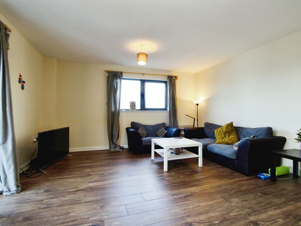 2 bed flat for sale in Churchill Way, Cardiff CF10, £175,000