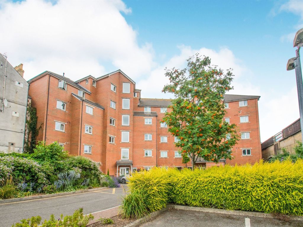 2 bed flat for sale in Taffs Mead Embankment, Cardiff CF11, £180,000