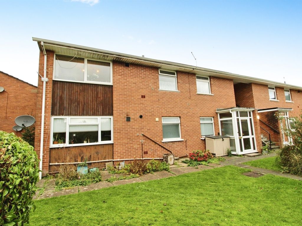 3 bed flat for sale in Bishops Close, Whitchurch, Cardiff CF14, £200,000