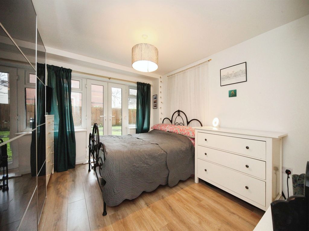 1 bed flat for sale in John Street, Luton LU1, £165,000