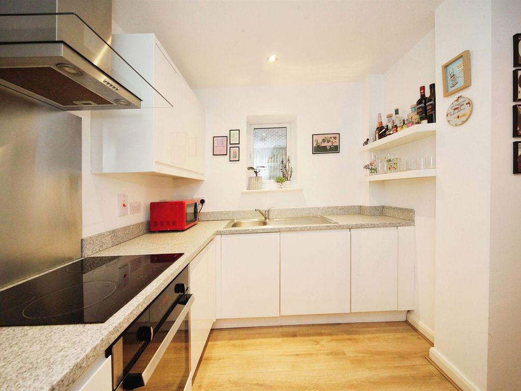 1 bed flat for sale in John Street, Luton LU1, £165,000