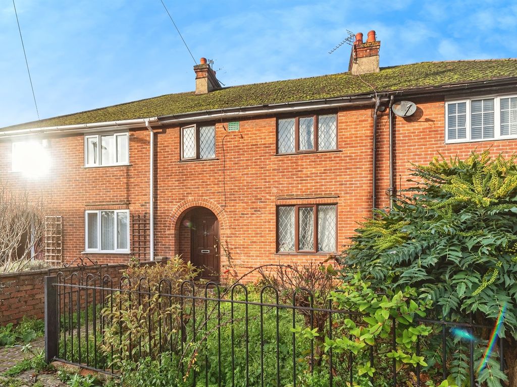 3 bed terraced house for sale in Mortimer Lane, Basingstoke RG21, £220,000