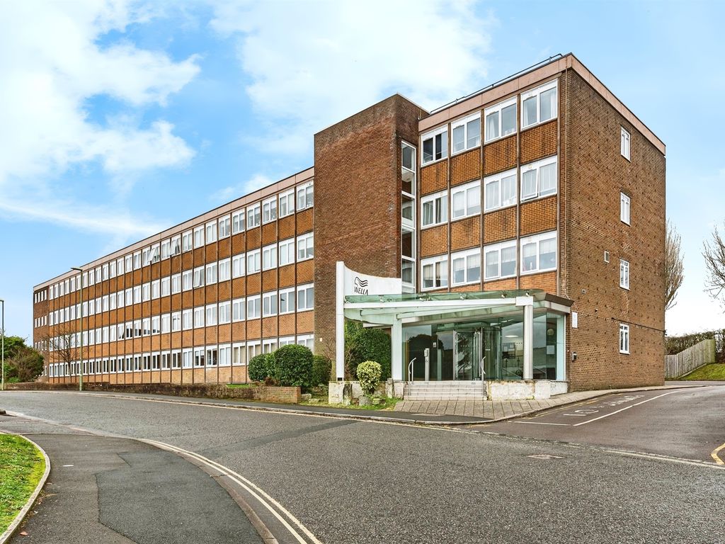 1 bed flat for sale in Wella Road, Basingstoke RG22, £110,000