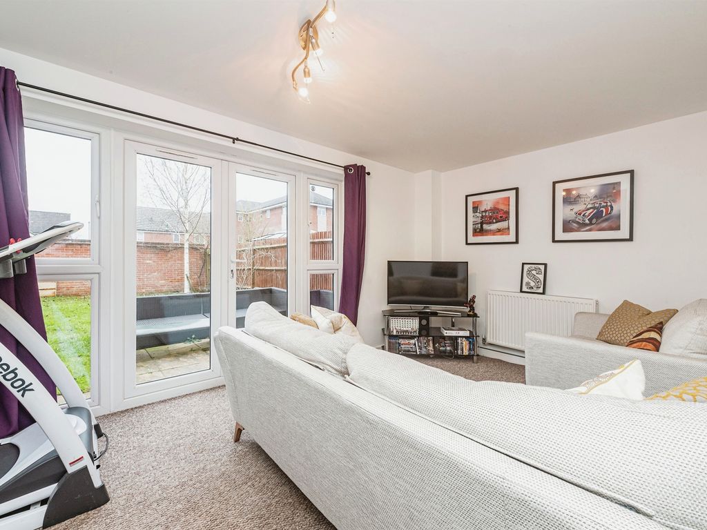 3 bed town house for sale in Barber Road, Basingstoke RG22, £425,000