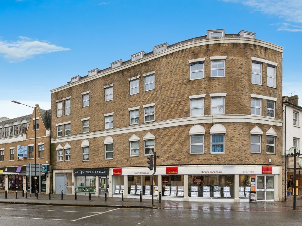 1 bed flat for sale in High Street, Slough SL1, £140,000
