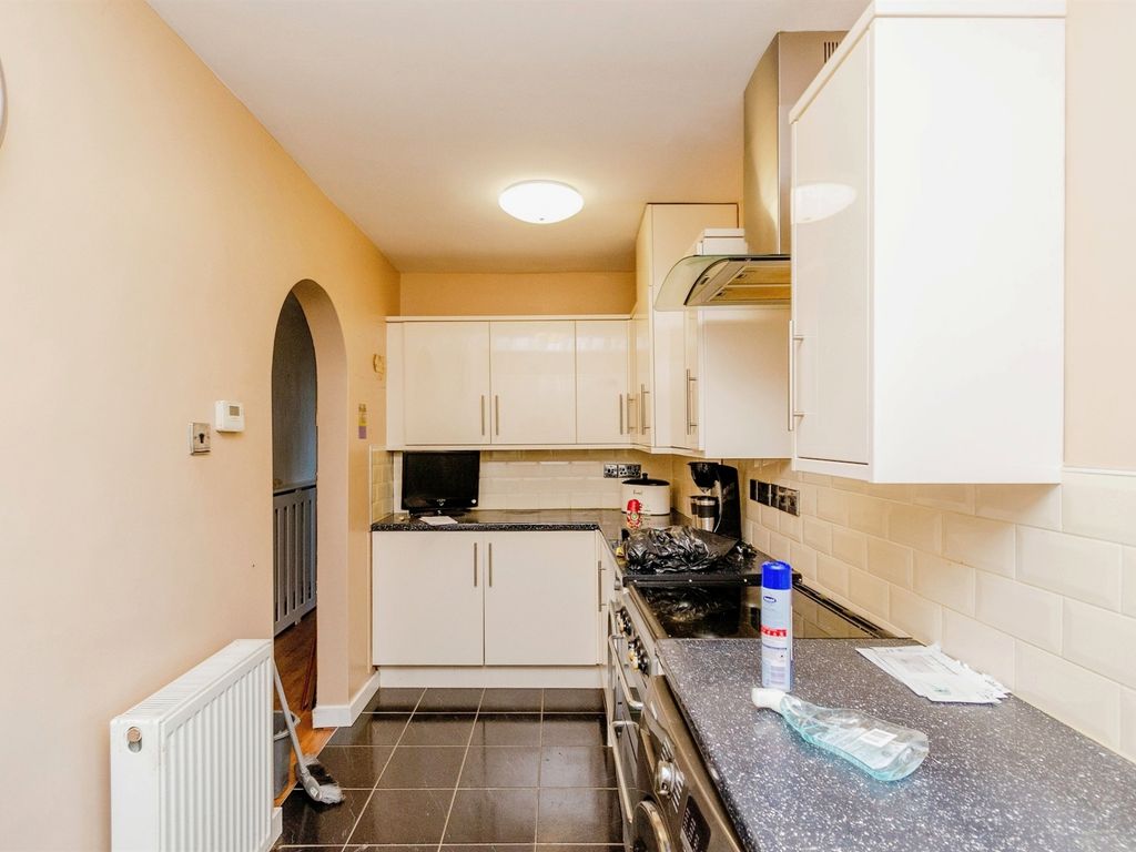 2 bed flat for sale in Julian Close, Wolverhampton WV1, £75,000